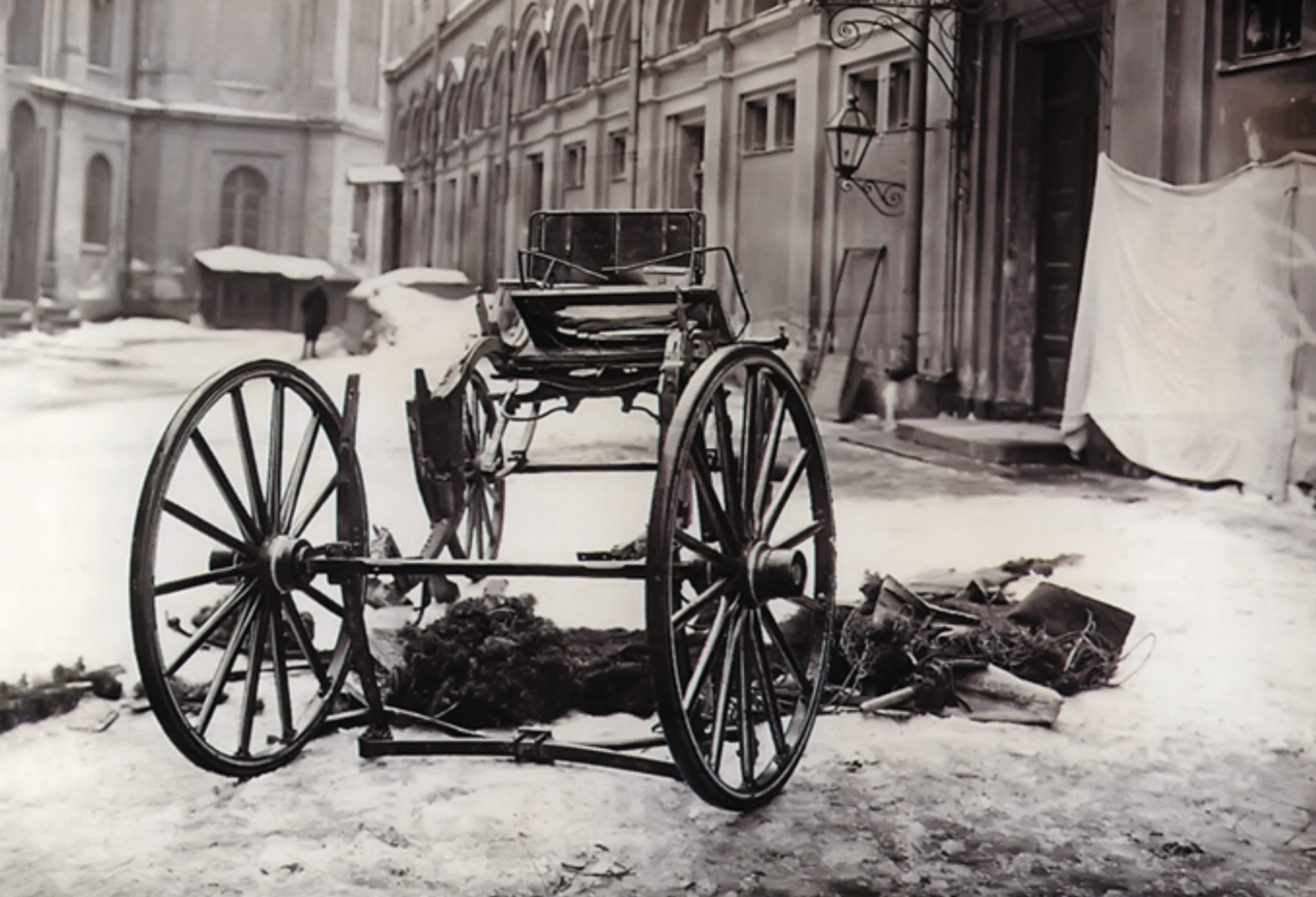 Карета после взрыва