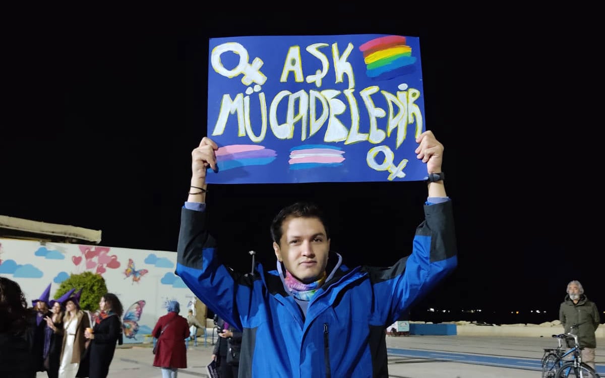 Türkischer LGBT-Aktivist aus Mersin in Berufungsverfahren wegen „Beleidigung des Präsidenten" freigesprochen