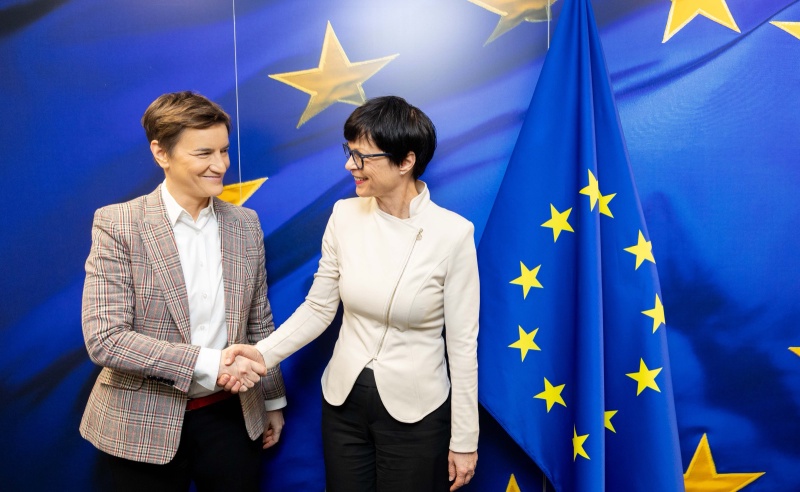 Председатель Народной скупщины Сербии Ана Брнабич. Фото: [Jennifer Jacquemart / European Commission / Wikimedia Commons](https://commons.wikimedia.org/wiki/File:Visit_of_Ana_Brnabi%C4%87,_Speaker_of_the_Serbian_Parliament,_to_the_European_Commission_P-069287_00-02.jpg) (CC BY 4.0)