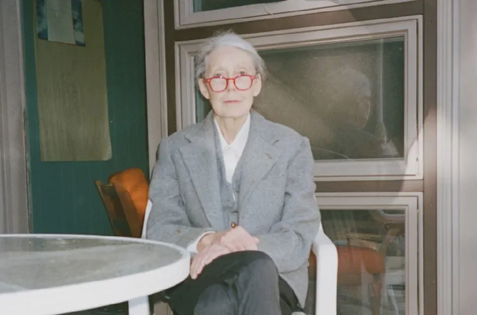 Anne Carson กวี นักเขียนเรียงความ และนักแปลชาวแคนาดา