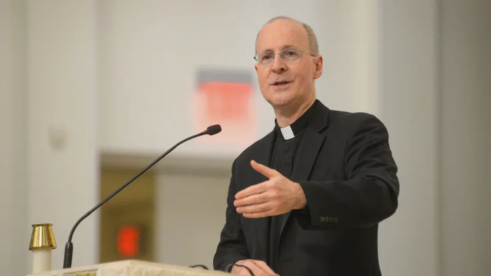 Jesuit priest and Outreach founder Father James Martin. Photo: Mamarbus / Wikimedia Commons (CC0)