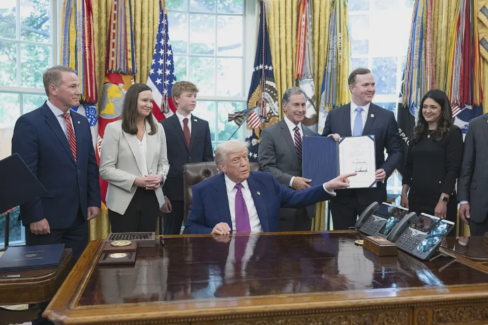 Donald Trump and Ohio Senator Jon Husted (far left) in the White House Oval Office. Photo: [Molly Riley / The White House / Wikimedia Commons](https://commons.wikimedia.org/wiki/File:P20250509MR-0023_(54514176551).jpg) (Public domain)