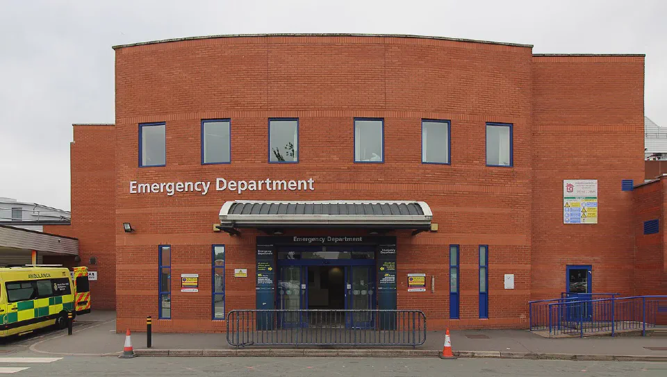 Emergency Department (A&E) of an NHS hospital in England. Photo: Rodhullandemu (CC BY-SA 4.0)