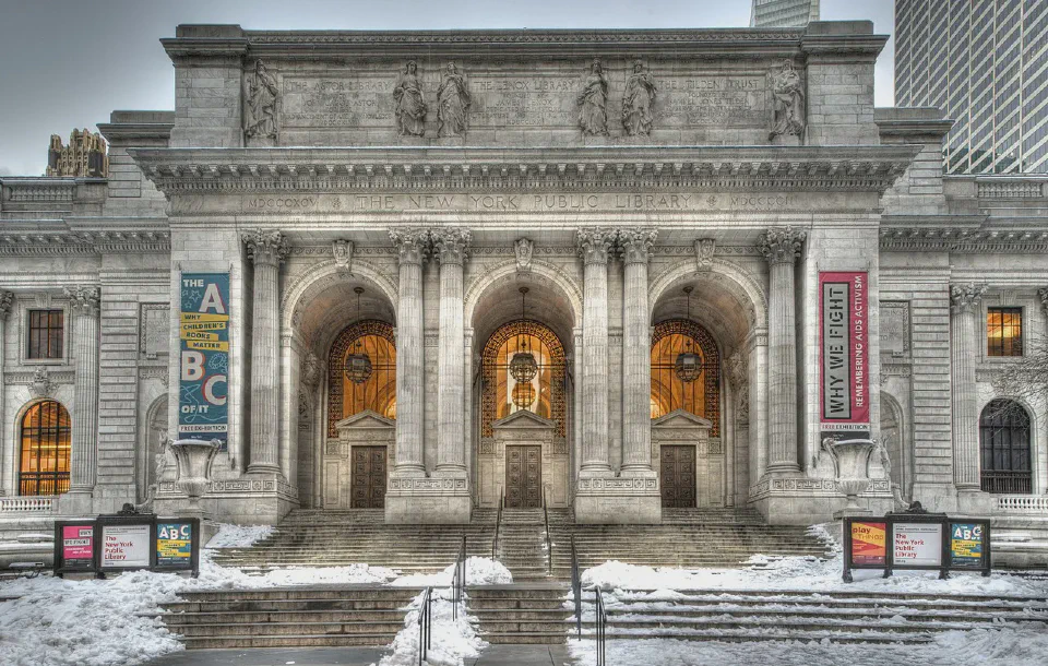 The Stephen A. Schwarzman Building of the New York Public Library on Fifth Avenue in Manhattan. Photo: [Bestbudbrian / Wikimedia Commons](https://commons.wikimedia.org/wiki/File:N.Y._Public_Library_-_Schwarzman_Bldg._-_exterior.jpg) (CC BY-SA 3.0)