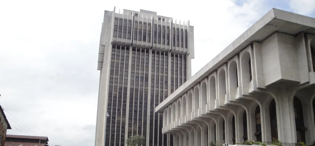 ग्वाटेमाला सिटी का न्यायिक परिसर: Torre de Tribunales और सुप्रीम कोर्ट। 2011 की अभिलेखीय तस्वीर। फोटो: Sistematización y Co… / Wikimedia Commons, CC BY-SA 3.0।