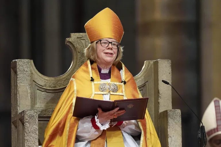 Sarah Mullally pronuncia su sermón en la Catedral de Canterbury el 25 de marzo de 2026