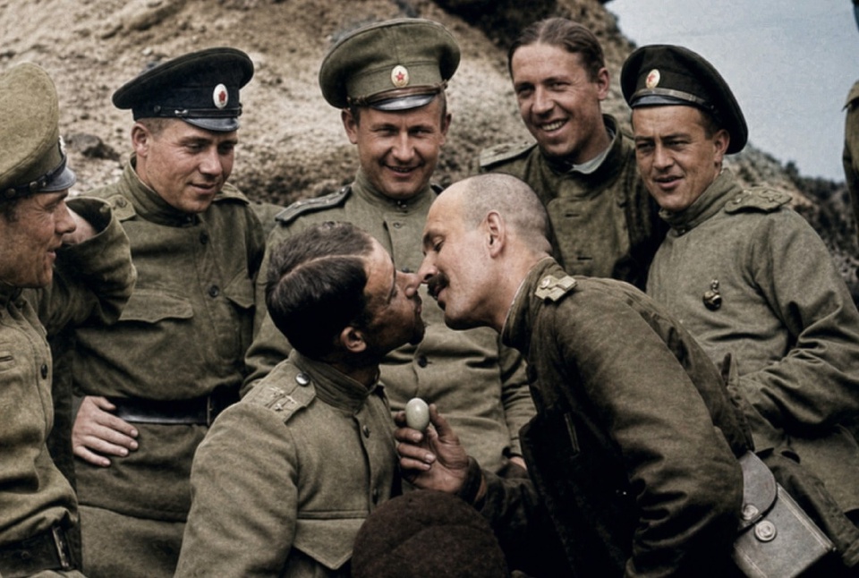 A History of Kissing Between Men in Russia