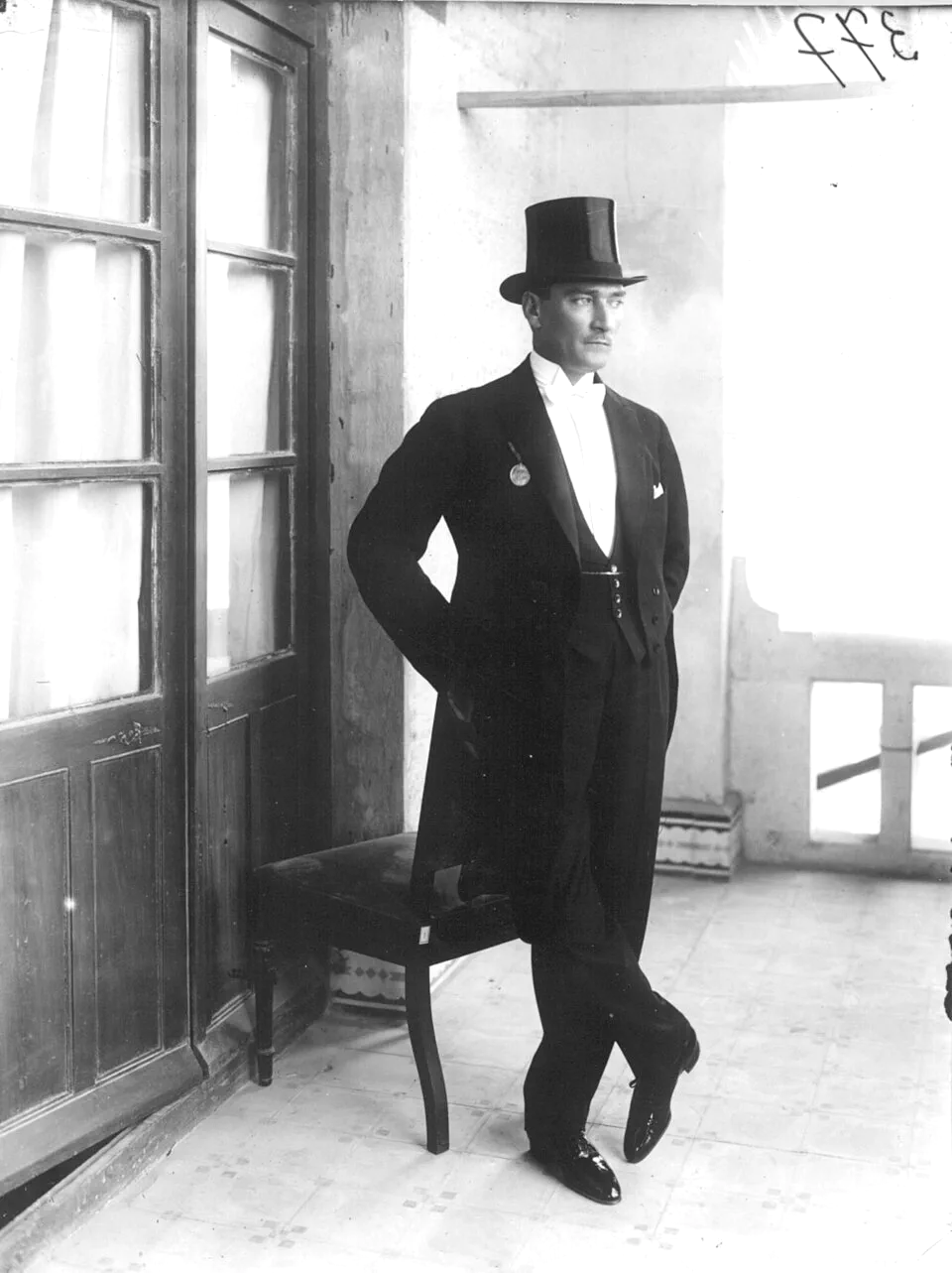 Ататюрк в цилиндре и белом галстуке, 1925 год