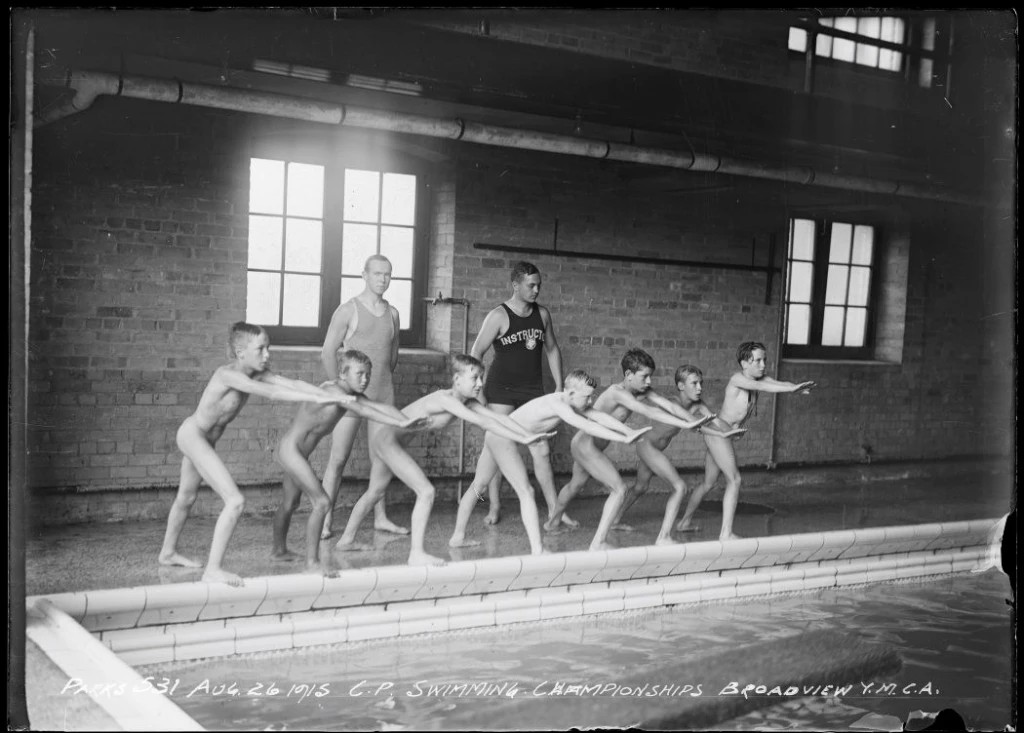 Часови пливања у базену YMCA, 1915. година, Wikimedia