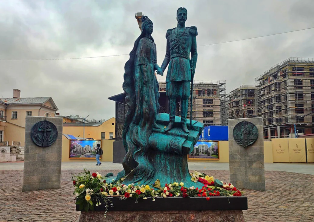 В 2024 году мэр Москвы открыл памятник в честь Сергея Александровича и его жены в районе станции метро «Третьяковская».